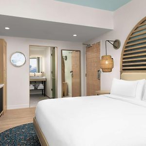 Corner King Room Partial Ocean View
